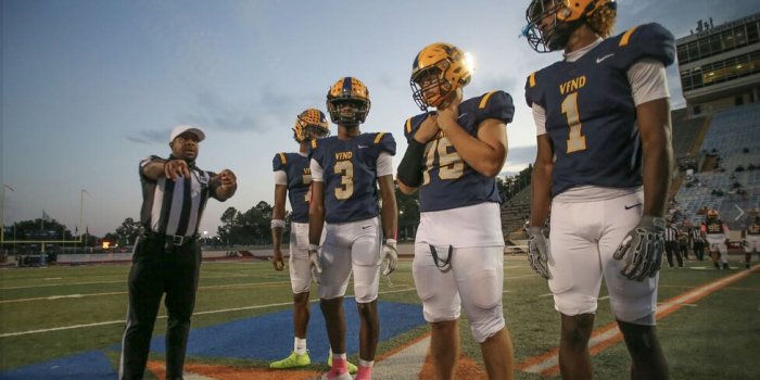 LHSFootball-Cointoss10-23-25